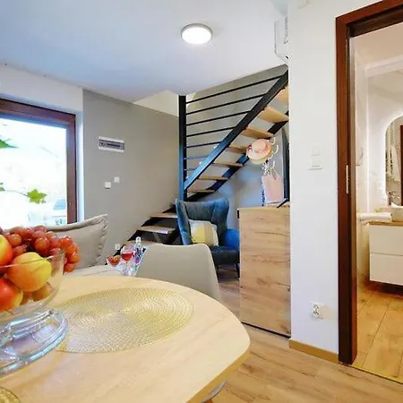 Comfortable With A Terrace, * ミエレンコ